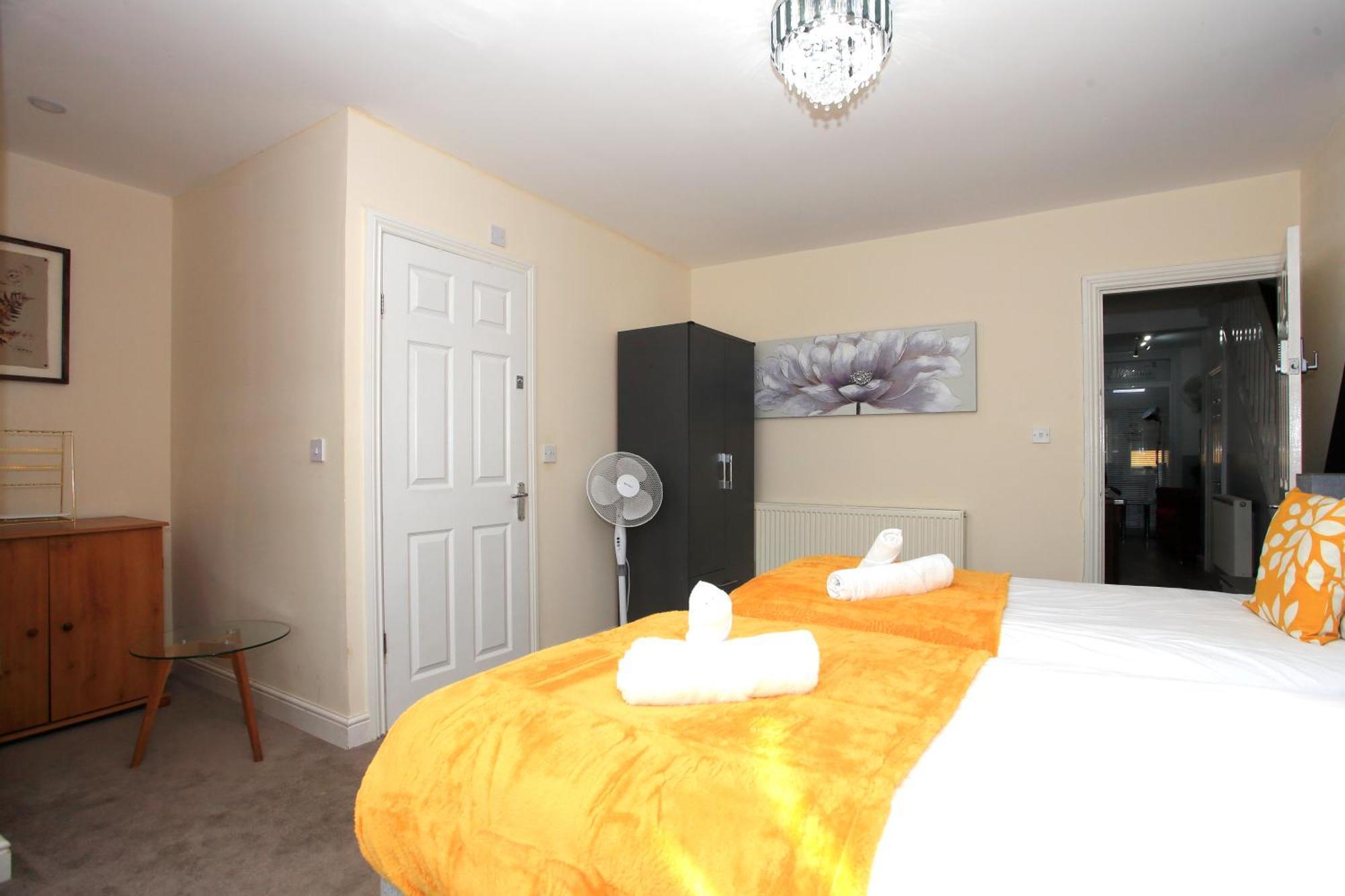 Luxury Hot Tub Entertainment Room Central Park Peterborough Exterior foto