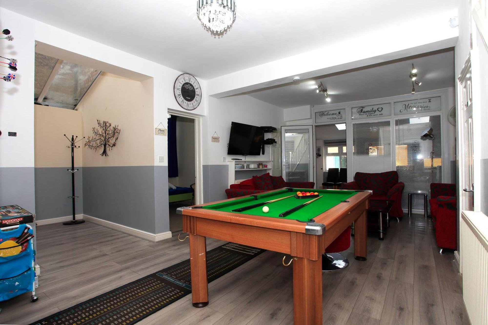 Luxury Hot Tub Entertainment Room Central Park Peterborough Exterior foto